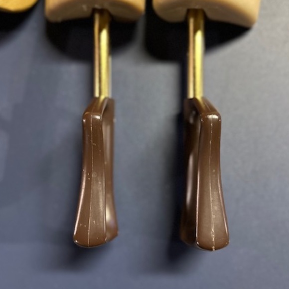 2 Pair Plastic Shoe Stretchers/Trees - Picture 5 of 8